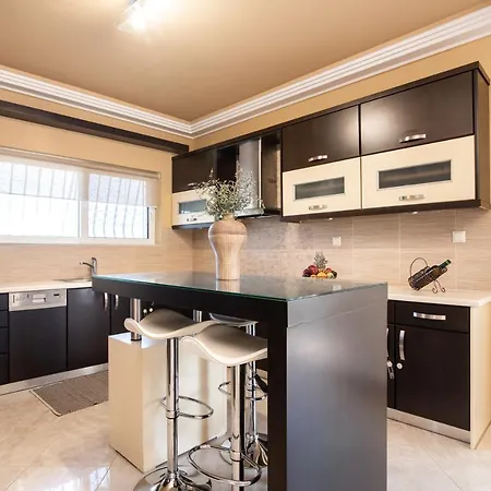 Gala's Elegant Villa Tragaki