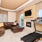 Gala's Elegant Villa *