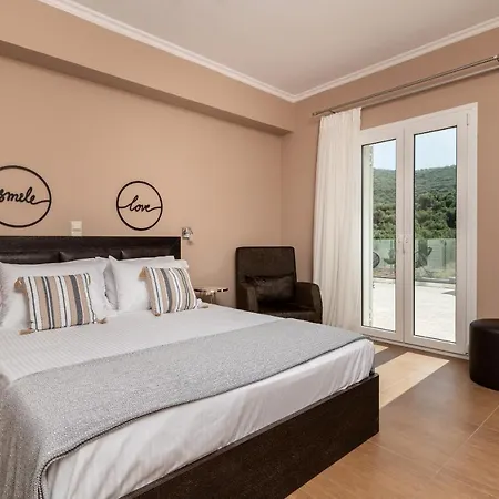 Gala's Elegant Villa Tragaki