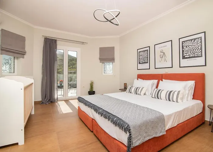 Willa Gala's Elegant Tragaki