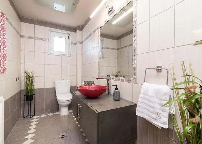 Gala's Elegant * Tragaki