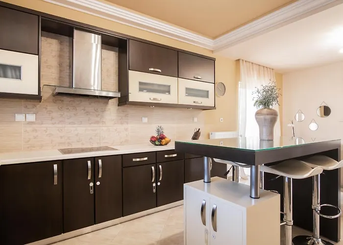 Gala's Elegant * Tragaki