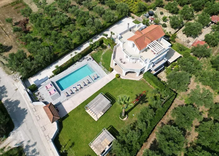 Gala's Elegant * Tragaki