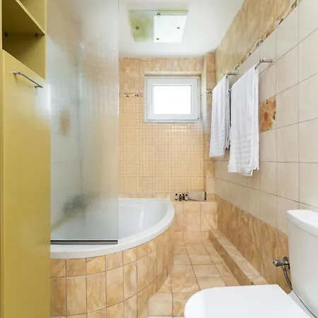 Gala's Elegant Vila Tragaki