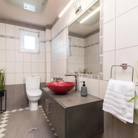 Gala's Elegant * Tragaki