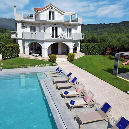 Gala's Elegant Vila