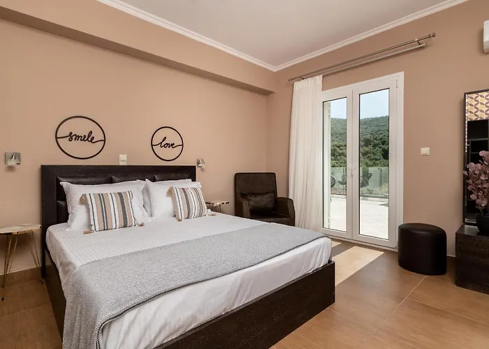 Gala's Elegant Villa Tragaki